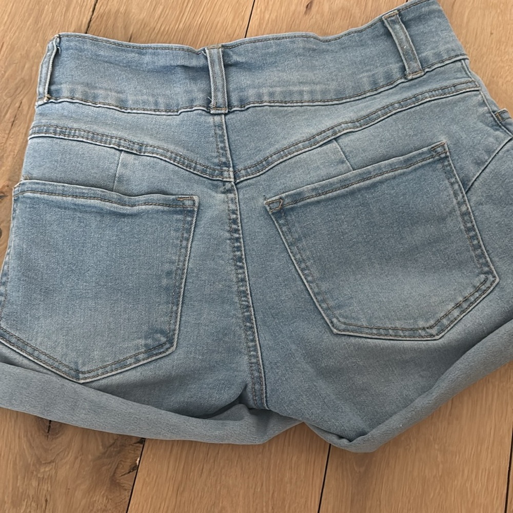 Forever 21 Jean shorts - Picture 2 of 2